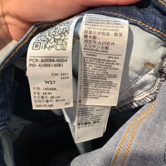 Levi’s Women’s 311 Shaping Skinny Denim Capri Pants #18 - Picture 5 of 5